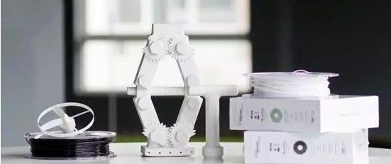 微控睿博3D打印千斤顶顶起一吨重汽车
