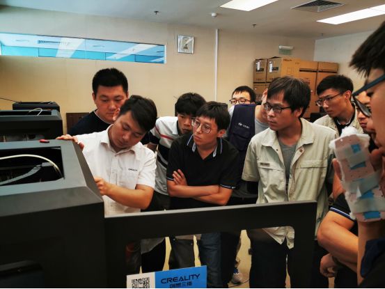 创想三维张正伟老师讲解3D打印机操作