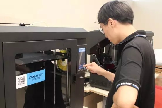 3D打印机学生实操打印