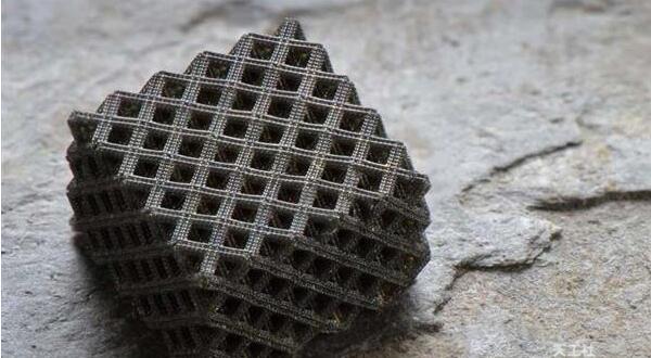 科学家用3D打印按比例增大纳米结构并保留其属性