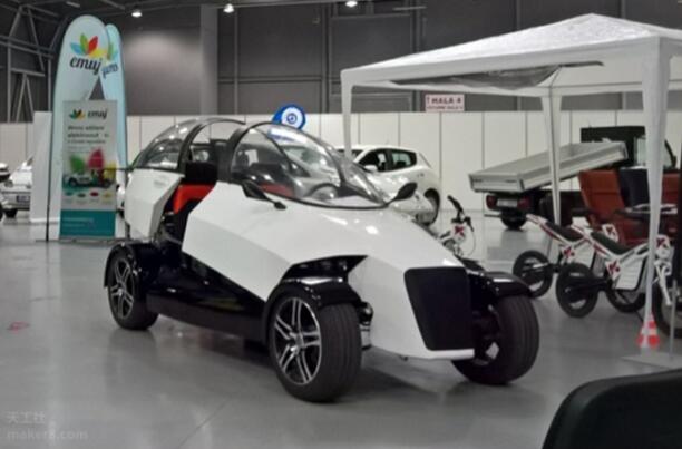 捷克首辆可在城市内行驶的3D打印电动汽车4ekolka