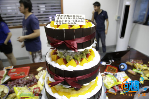 员工生日会 情暖“创想人”