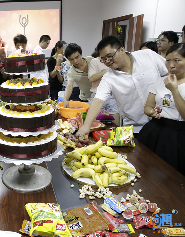 员工生日会 情暖“创想人”