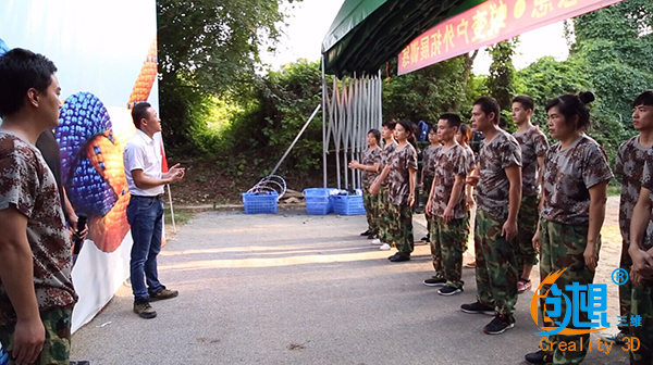 团结一致  凝聚合力