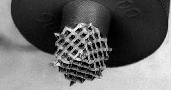 科学家研发双光子光刻技术突破了纳米级3D打印零部件