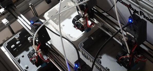 一台3D打印机安装10个打印头