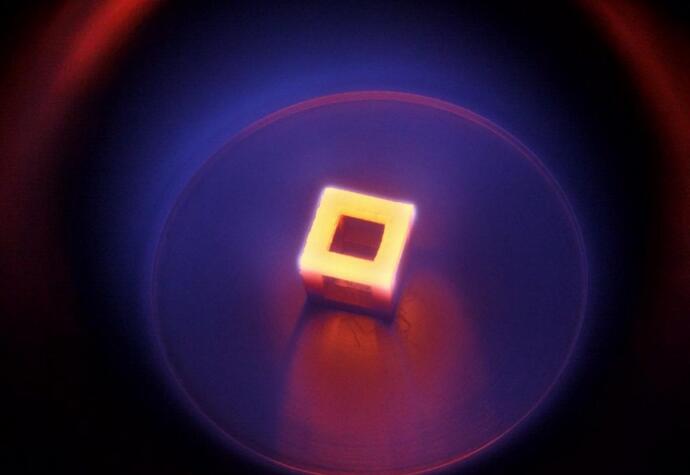 澳洲大学发现钻石能改善3D打印钛植入物的生物相容性