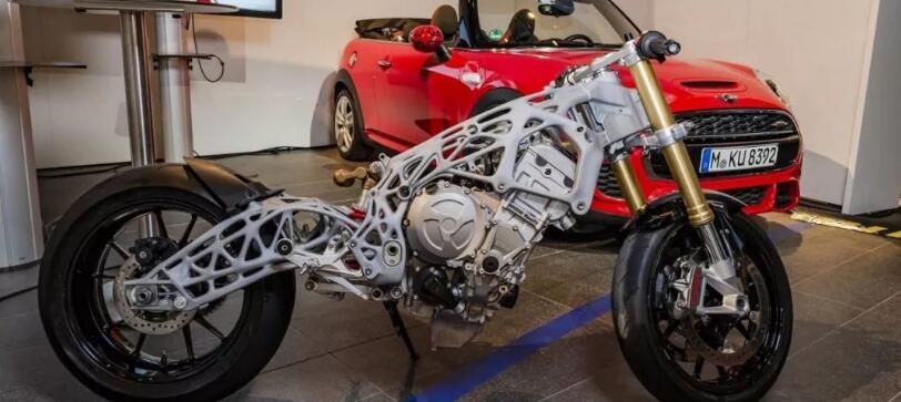 BMW展出超帅气的3D打印S1000RR车架