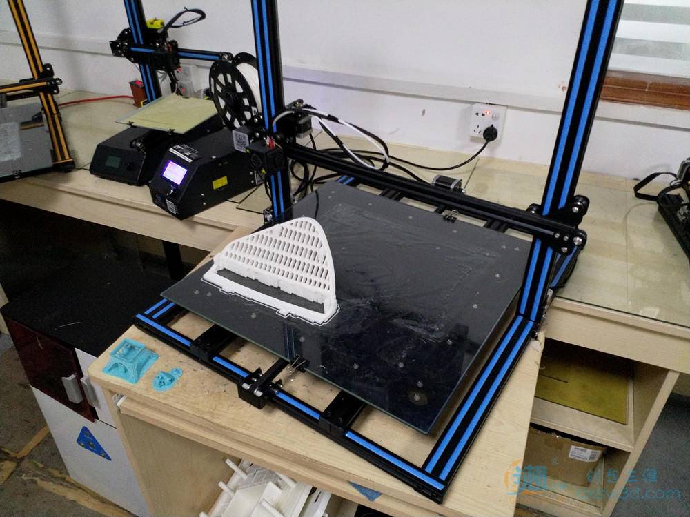 创想三维：3D打印机玻璃热床板的优点和选用指南