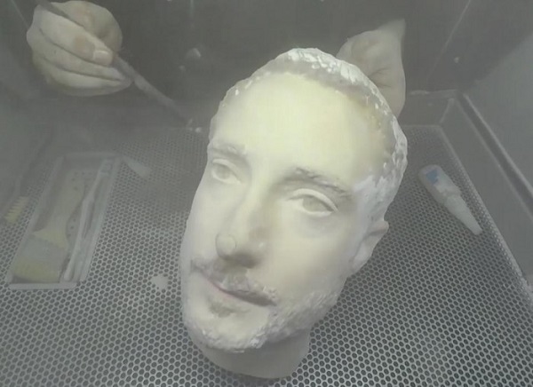 3D打印机制作逼真人头