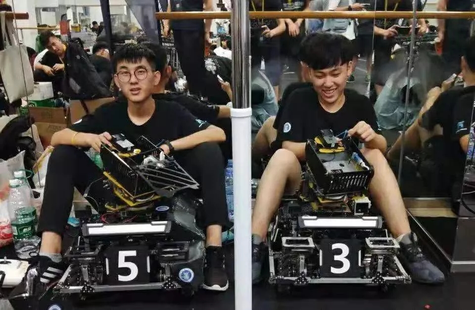 3D打印机机器人大赛学生图
