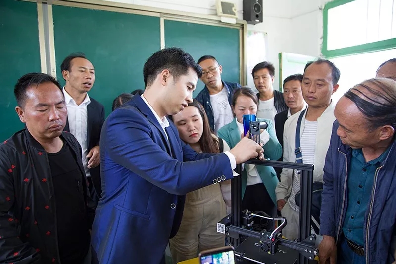 操作3D打印机给大家学习 操作3D打印机给大家学习