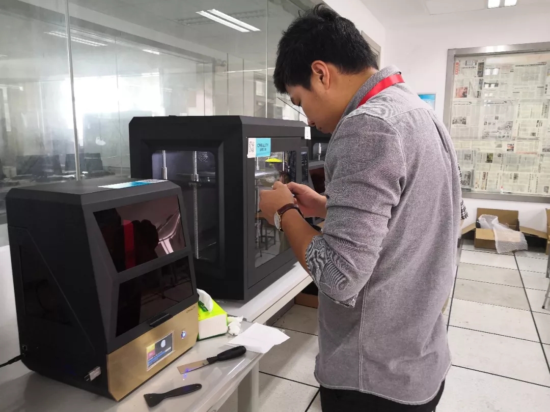 进行3D打印机操作 进行3D打印机操作