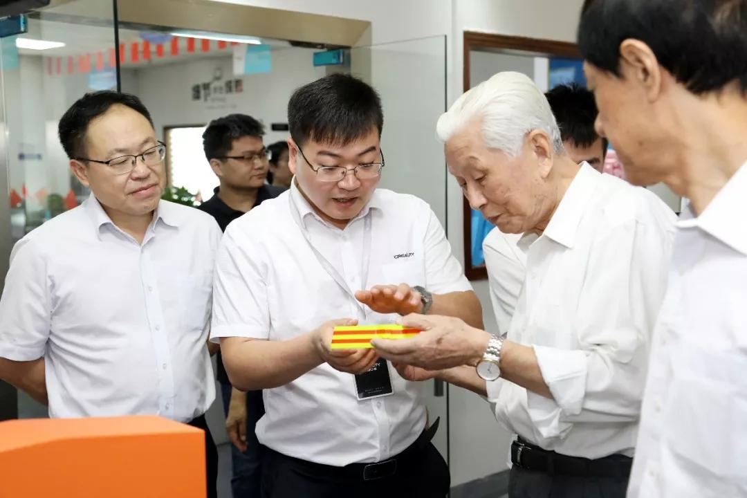 坚持走消费级3D打印机为主的发展道路