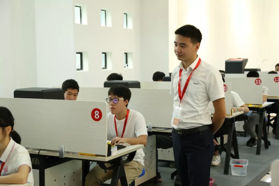 学生组3D打印机比赛现场三维建模