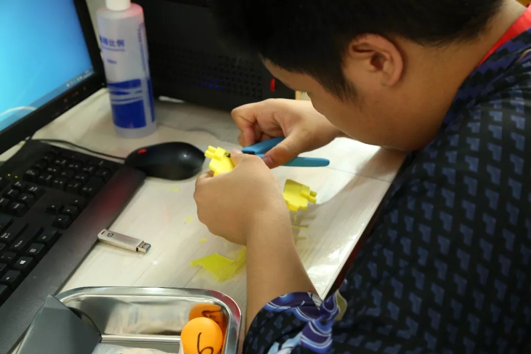 手工处理3D打印机制作的模型
