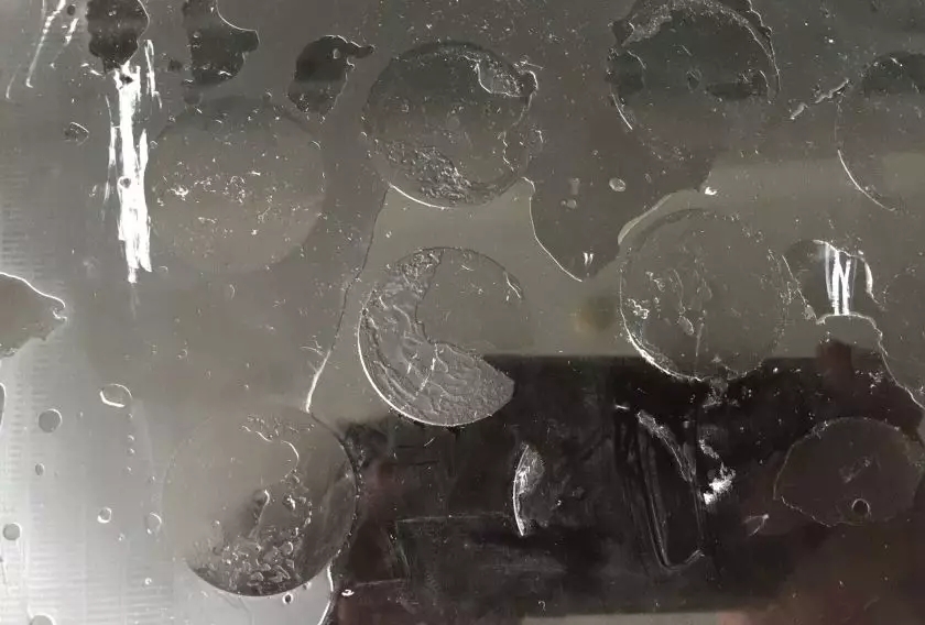 3D打印机液晶屏上固化了光敏树脂