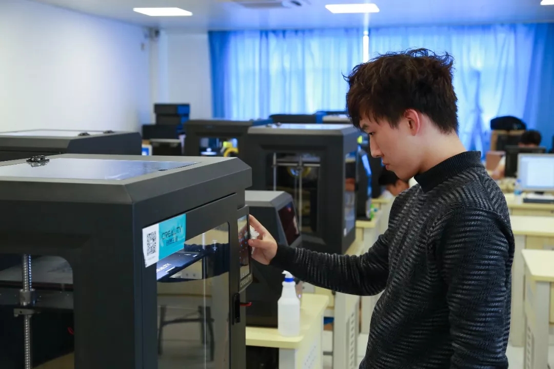 使用3D打印机进行模型打印