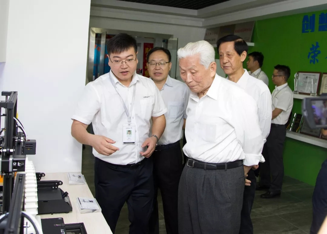 原航空航天工业部部长参观创想三维3D打印机