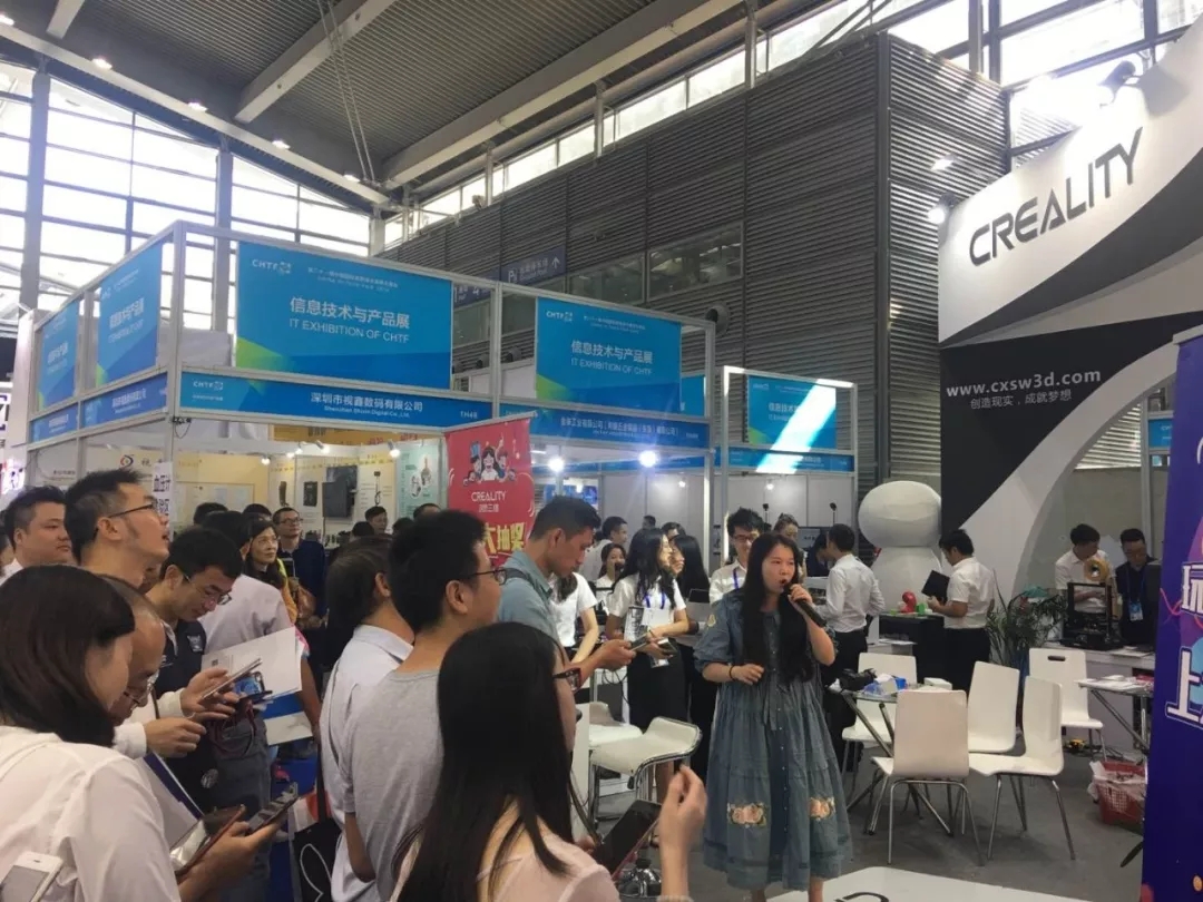 大家踊跃参加3D打印机活动