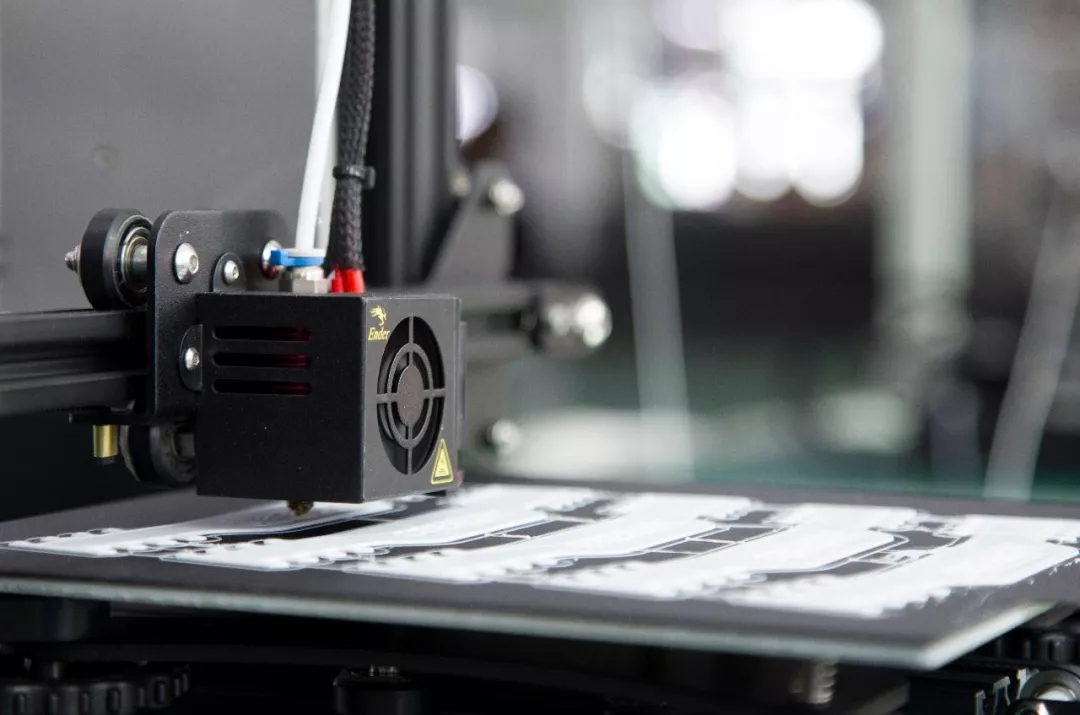 3D打印机制造口罩扣