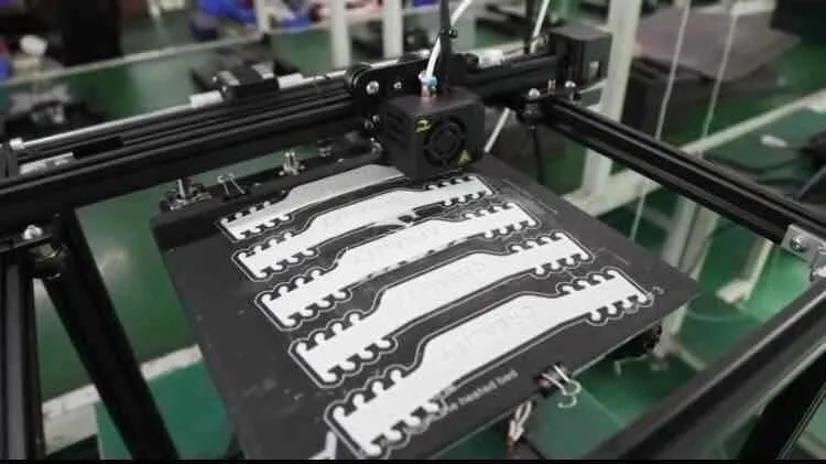 3D打印机制造口罩扣