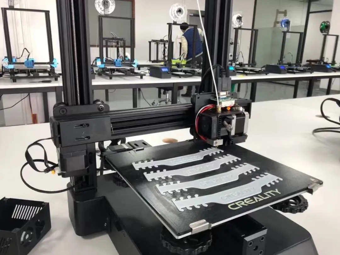 3D打印机制造口罩扣